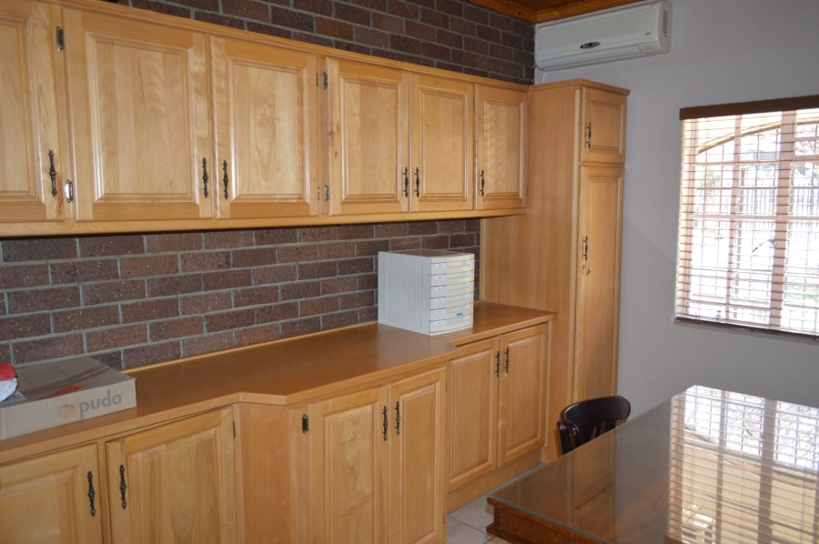 5 Bedroom Property for Sale in Wilkoppies North West